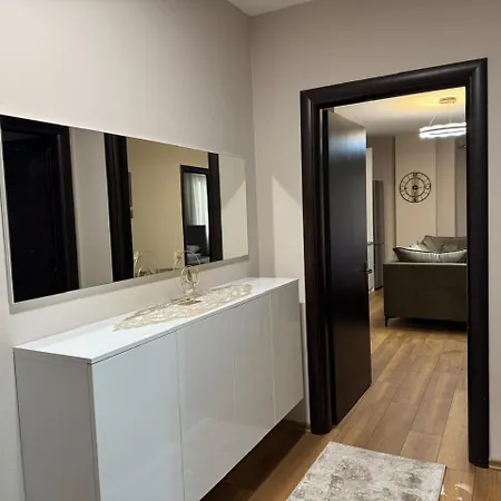 Arya Apartment *